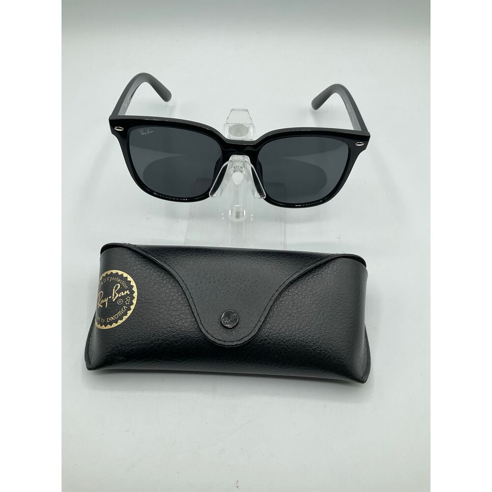 Ray-Ban Black Frame Dark Gray Lens Sunglasses